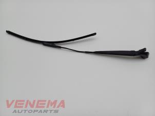 Gebruikte Ruitenwisserarm voor Mini Coupe (R58) 1.6 16V Cooper Prijs € 19,99 Margeregeling aangeboden door Venema Autoparts