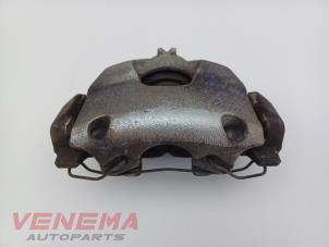 Gebruikte Remklauw (Tang) rechts-voor Ford Fiesta 7 1.0 EcoBoost 12V Prijs € 34,99 Margeregeling aangeboden door Venema Autoparts