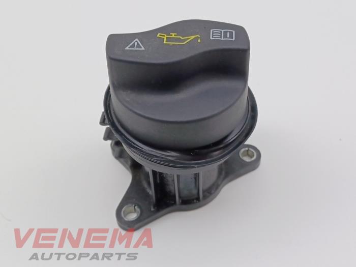 Gebruikte Oliedop Mercedes B (W246/W242) 1.6 B-180 BlueEFFICIENCY Turbo 16V Prijs € 9,99 Margeregeling aangeboden door Venema Autoparts