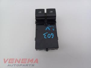Gebruikte Ruit schakelaar elektrisch Opel Astra K 1.0 Turbo 12V Prijs € 19,99 Margeregeling aangeboden door Venema Autoparts