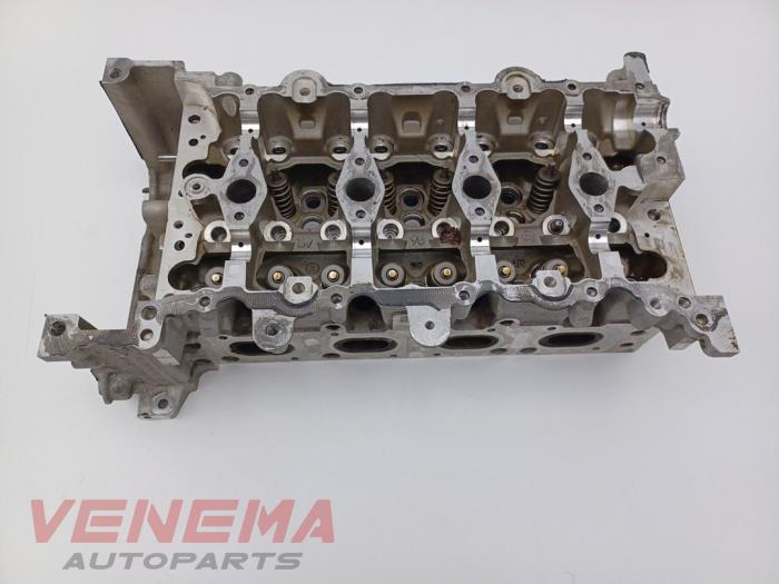 Cilinderkop van een Mercedes-Benz B (W246) 1.6 B-180 BlueEFFICIENCY Turbo 16V 2013