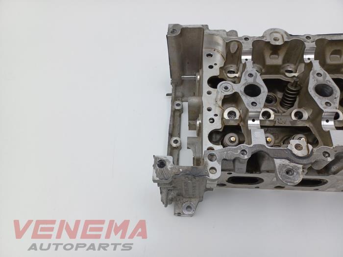 Cilinderkop van een Mercedes-Benz B (W246) 1.6 B-180 BlueEFFICIENCY Turbo 16V 2013