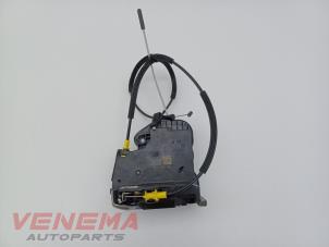 Gebruikte Deurslot Mechaniek 4Deurs links-achter Opel Astra K 1.0 Turbo 12V Prijs € 19,99 Margeregeling aangeboden door Venema Autoparts