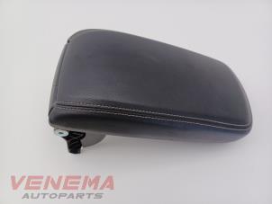 Gebruikte Armleuning Mercedes B (W246) 1.6 B-180 BlueEFFICIENCY Turbo 16V Prijs € 74,99 Margeregeling aangeboden door Venema Autoparts