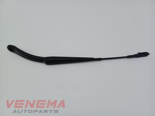 Gebruikte Ruitenwisserarm voor Mercedes B (W246) 1.6 B-180 BlueEFFICIENCY Turbo 16V Prijs € 14,99 Margeregeling aangeboden door Venema Autoparts