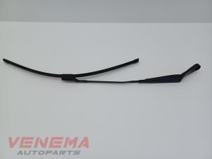 Gebruikte Ruitenwisserarm voor Opel Astra K 1.0 Turbo 12V Prijs € 14,99 Margeregeling aangeboden door Venema Autoparts