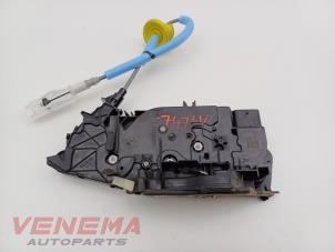 Gebruikte Deurslot Mechaniek 4Deurs links-voor BMW 3 serie Touring (G21) 320e xDrive 2.0 TwinPower Turbo 16V Prijs € 74,99 Margeregeling aangeboden door Venema Autoparts