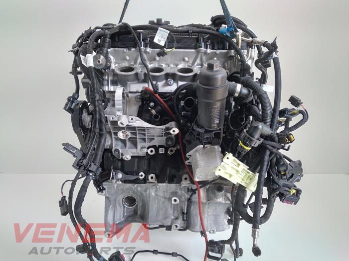 Motor van een BMW 3 serie Touring (G21) 320e xDrive 2.0 TwinPower Turbo 16V 2022