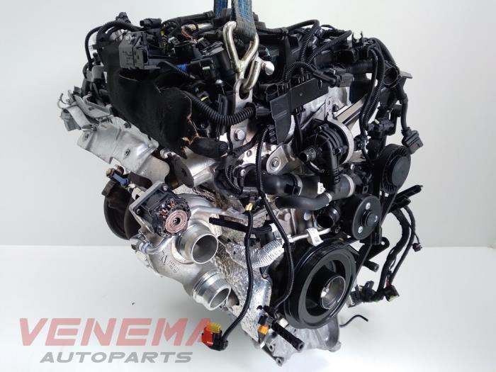 Motor van een BMW 3 serie Touring (G21) 320e xDrive 2.0 TwinPower Turbo 16V 2022