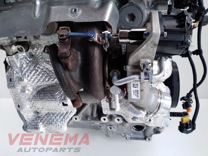 Motor van een BMW 3 serie Touring (G21) 320e xDrive 2.0 TwinPower Turbo 16V 2022