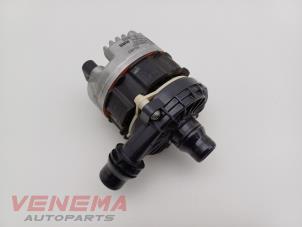 Gebruikte Extra waterpomp BMW 3 serie Touring (G21) 320e xDrive 2.0 TwinPower Turbo 16V Prijs € 89,99 Margeregeling aangeboden door Venema Autoparts