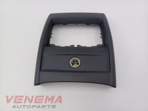 Gebruikte 12 Volt aansluiting BMW 3 serie Touring (F31) 320d 2.0 16V Prijs € 19,99 Margeregeling aangeboden door Venema Autoparts