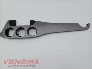 Gebruikte Dashboard sierlijst Mercedes B (W246) 1.6 B-180 BlueEFFICIENCY Turbo 16V Prijs € 49,99 Margeregeling aangeboden door Venema Autoparts