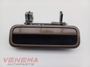 Gebruikte Handgreep Achterklep Volkswagen Caddy Combi III (2KB,2KJ) 1.6 TDI 16V Prijs € 59,99 Margeregeling aangeboden door Venema Autoparts