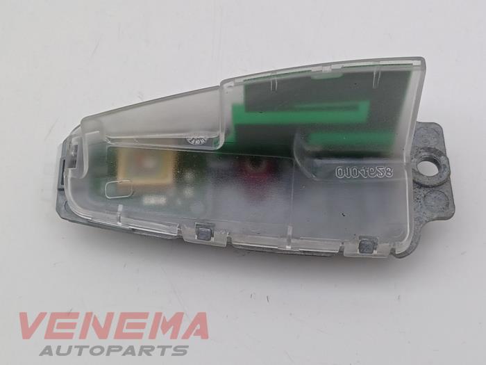 Gebruikte Antenne BMW 3 serie Touring (F31) 320d 2.0 16V Prijs € 19,99 Margeregeling aangeboden door Venema Autoparts