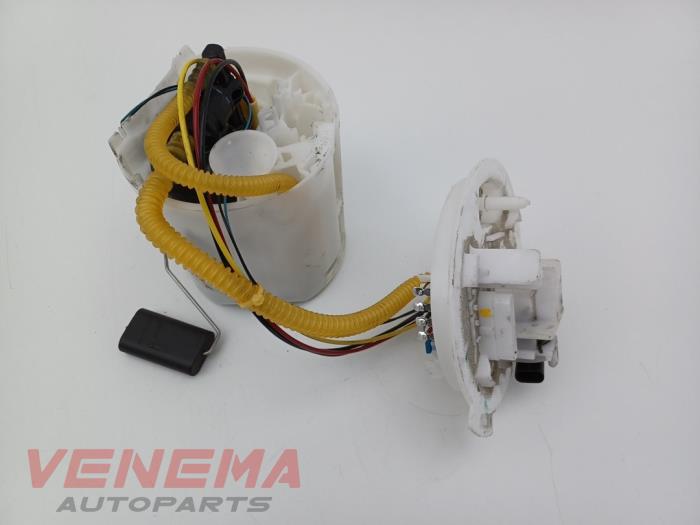 Gebruikte Tank element Pomp Mercedes GLA (H247) 1.3 200 Turbo 16V Prijs € 34,99 Margeregeling aangeboden door Venema Autoparts