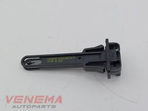 Gebruikte Sensor Temperatuur binnen Mercedes GLA (H247) 1.3 200 Turbo 16V Prijs € 9,99 Margeregeling aangeboden door Venema Autoparts