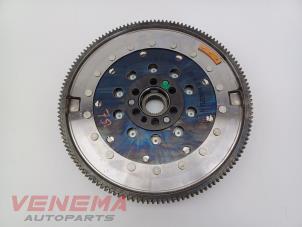 Gebruikte Dubbele massa vliegwiel Mercedes GLA (H247) 1.3 200 Turbo 16V Prijs € 149,99 Margeregeling aangeboden door Venema Autoparts