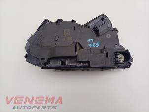 Gebruikte Deurslot Mechaniek 4Deurs links-voor Skoda Fabia III (NJ3) 1.0 TSI 12V Prijs € 9,99 Margeregeling aangeboden door Venema Autoparts