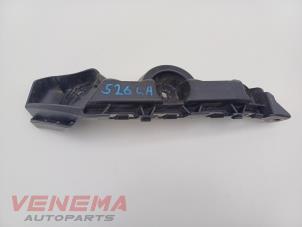 Gebruikte Bumpersteun links-achter Skoda Fabia III (NJ3) 1.0 TSI 12V Prijs € 9,99 Margeregeling aangeboden door Venema Autoparts