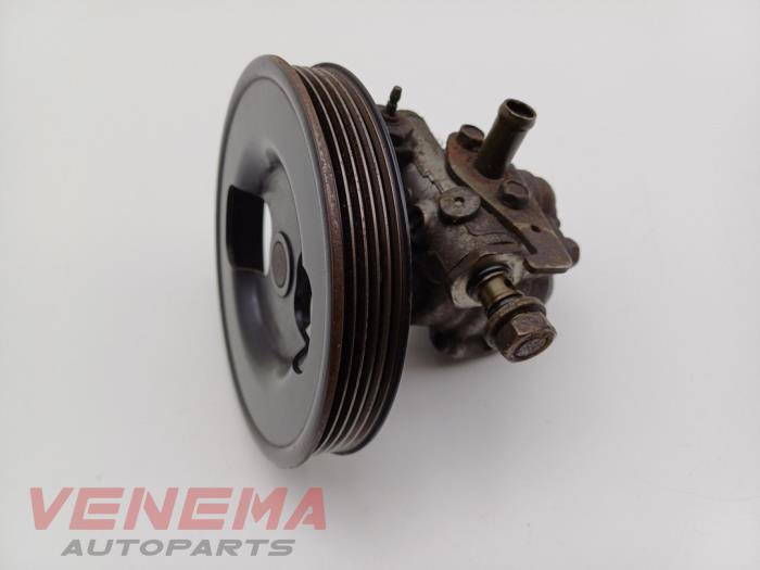 Gebruikte Stuurpomp Mitsubishi Space Runner (N1/N2) 1.8 GLi 16V Prijs € 34,99 Margeregeling aangeboden door Venema Autoparts