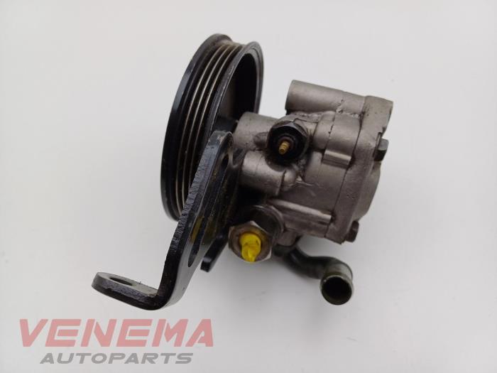 Gebruikte Servopomp Kia Rio (DC12) 1.5 RS,LS 16V Prijs € 29,99 Margeregeling aangeboden door Venema Autoparts