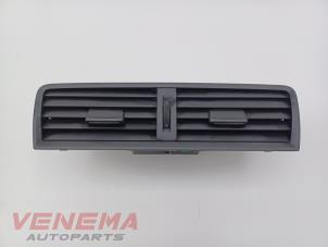 Gebruikte Luchtrooster Dashboard Skoda Fabia III (NJ3) 1.0 TSI 12V Prijs € 24,99 Margeregeling aangeboden door Venema Autoparts