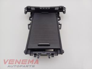 Gebruikte Opbergvak Mercedes GLK (204.7/9) 2.2 220 CDI 16V BlueEff.,BlueTEC 4-Matic Prijs € 29,99 Margeregeling aangeboden door Venema Autoparts