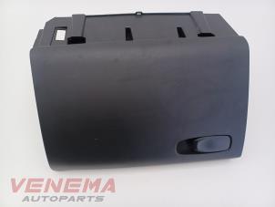 Gebruikte Dashboardkastje Volvo V40 (MV) 2.0 T4 16V Prijs € 19,99 Margeregeling aangeboden door Venema Autoparts