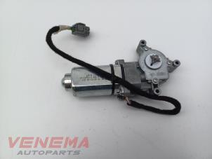 Gebruikte Schuifdak Motor Volvo V40 (MV) 2.0 T4 16V Prijs € 49,99 Margeregeling aangeboden door Venema Autoparts