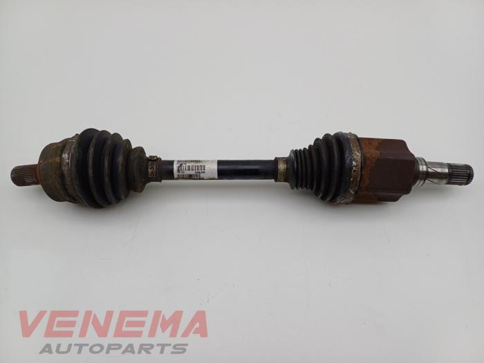 Gebruikte Aandrijfas links-voor Volvo V40 (MV) 2.0 T4 16V Prijs € 74,99 Margeregeling aangeboden door Venema Autoparts