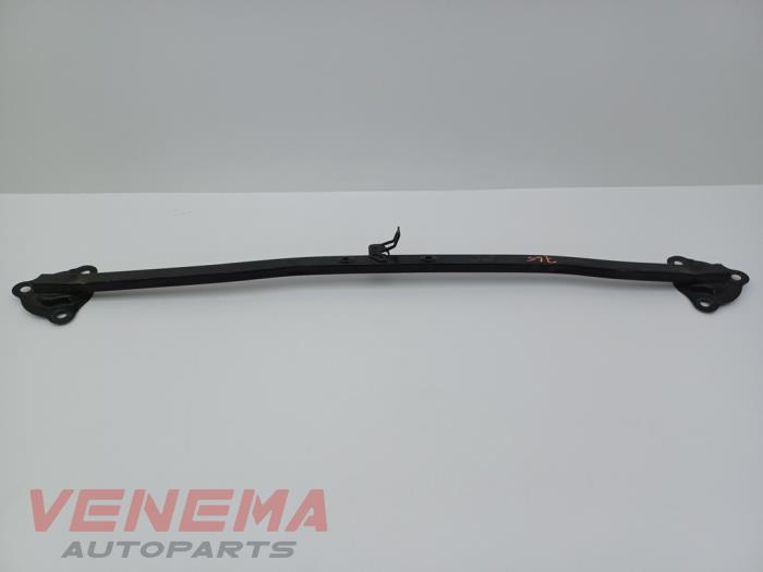Gebruikte Motorbalk Volvo V40 (MV) 2.0 T4 16V Prijs € 59,99 Margeregeling aangeboden door Venema Autoparts