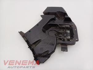 Gebruikte Bumpersteun rechts-achter Volvo V40 (MV) 2.0 T4 16V Prijs € 24,99 Margeregeling aangeboden door Venema Autoparts