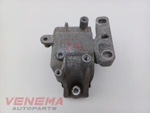 Gebruikte Motorrubber Volkswagen Caddy Combi III (2KB,2KJ) 1.6 TDI 16V Prijs € 9,99 Margeregeling aangeboden door Venema Autoparts