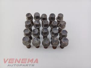 Gebruikte Wielbouten set Mercedes GLK (204.7/9) 2.2 220 CDI 16V BlueEff.,BlueTEC 4-Matic Prijs € 24,99 Margeregeling aangeboden door Venema Autoparts