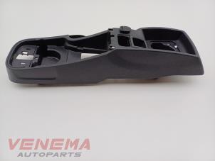 Gebruikte Middenconsoles Mercedes Citan (415.6) 1.5 108 CDI Prijs € 29,99 Margeregeling aangeboden door Venema Autoparts