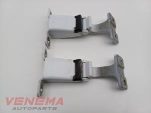 Gebruikte Scharnierset Mercedes Citan (415.6) 1.5 108 CDI Prijs € 39,99 Margeregeling aangeboden door Venema Autoparts