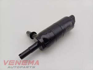 Gebruikte Koplampsproeier pomp BMW 2 serie (F23) 218i 1.5 TwinPower Turbo 12V Prijs € 14,99 Margeregeling aangeboden door Venema Autoparts