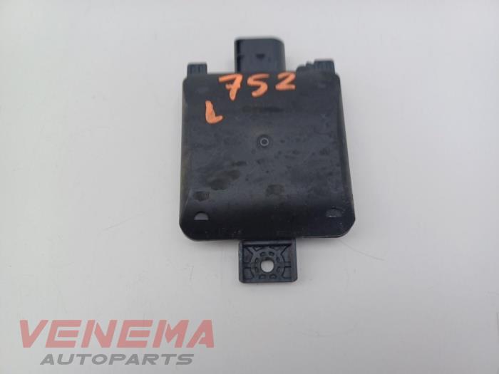 Gebruikte Dode hoek sensor Volkswagen T-Roc I 1.5 TSI 16V Prijs € 149,99 Margeregeling aangeboden door Venema Autoparts