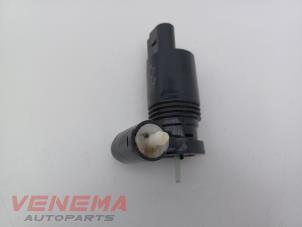 Gebruikte Ruitensproeierpomp voor Mini Mini (R56) 1.6 16V Cooper Prijs € 9,99 Margeregeling aangeboden door Venema Autoparts