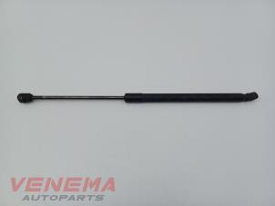 Gebruikte Kofferdekseldemper rechts-achter Audi A6 Avant (C6) 2.0 T FSI 16V Prijs € 9,99 Margeregeling aangeboden door Venema Autoparts