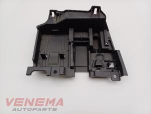 Gebruikte Accu afdekkap BMW 3 serie Touring (F31) 316d 2.0 16V Prijs € 9,99 Margeregeling aangeboden door Venema Autoparts