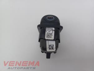 Gebruikte Achteruitrij Camera BMW 3 serie Touring (F31) 316d 2.0 16V Prijs € 94,99 Margeregeling aangeboden door Venema Autoparts