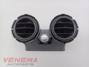 Gebruikte Luchtrooster achter Mercedes C (W205) C-200d 1.6 Turbo 16V Prijs € 29,99 Margeregeling aangeboden door Venema Autoparts