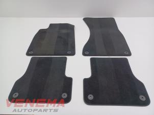 Gebruikte Matten Set Audi A7 Sportback (4GA/4GF) 3.0 TDI V6 24V Prijs € 49,99 Margeregeling aangeboden door Venema Autoparts