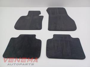 Gebruikte Matten Set BMW 2 serie Active Tourer (F45) 218i 1.5 TwinPower Turbo 12V Prijs € 49,99 Margeregeling aangeboden door Venema Autoparts