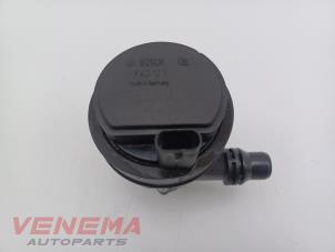 Gebruikte Waterpomp Mercedes C (W205) C-200d 1.6 Turbo 16V Prijs € 49,99 Margeregeling aangeboden door Venema Autoparts