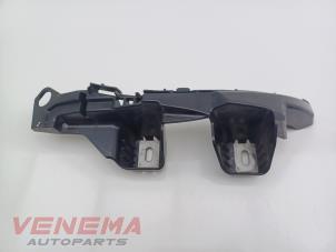 Gebruikte Bumpersteun rechts-achter Mercedes C (W205) C-200d 1.6 Turbo 16V Prijs € 9,99 Margeregeling aangeboden door Venema Autoparts