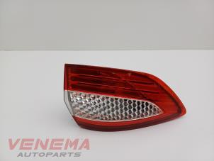 Gebruikte Achterlicht links Ford Mondeo IV Wagon 2.0 16V Prijs € 34,99 Margeregeling aangeboden door Venema Autoparts