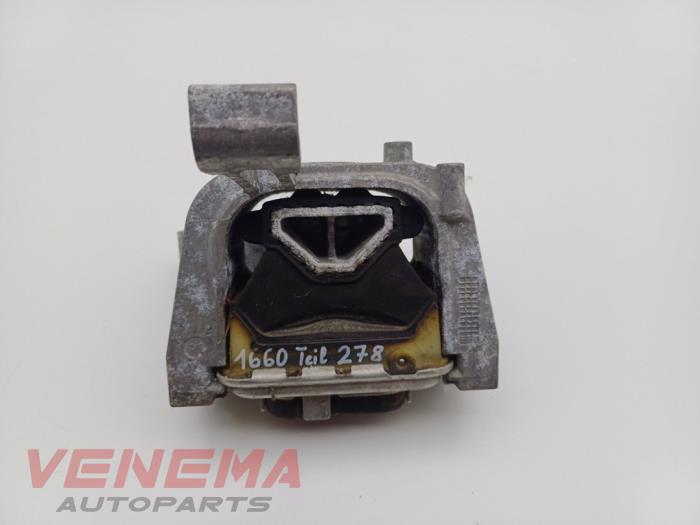 Gebruikte Motorsteun Volkswagen Passat (3G2) 2.0 TDI 16V 150 Prijs € 19,99 Margeregeling aangeboden door Venema Autoparts